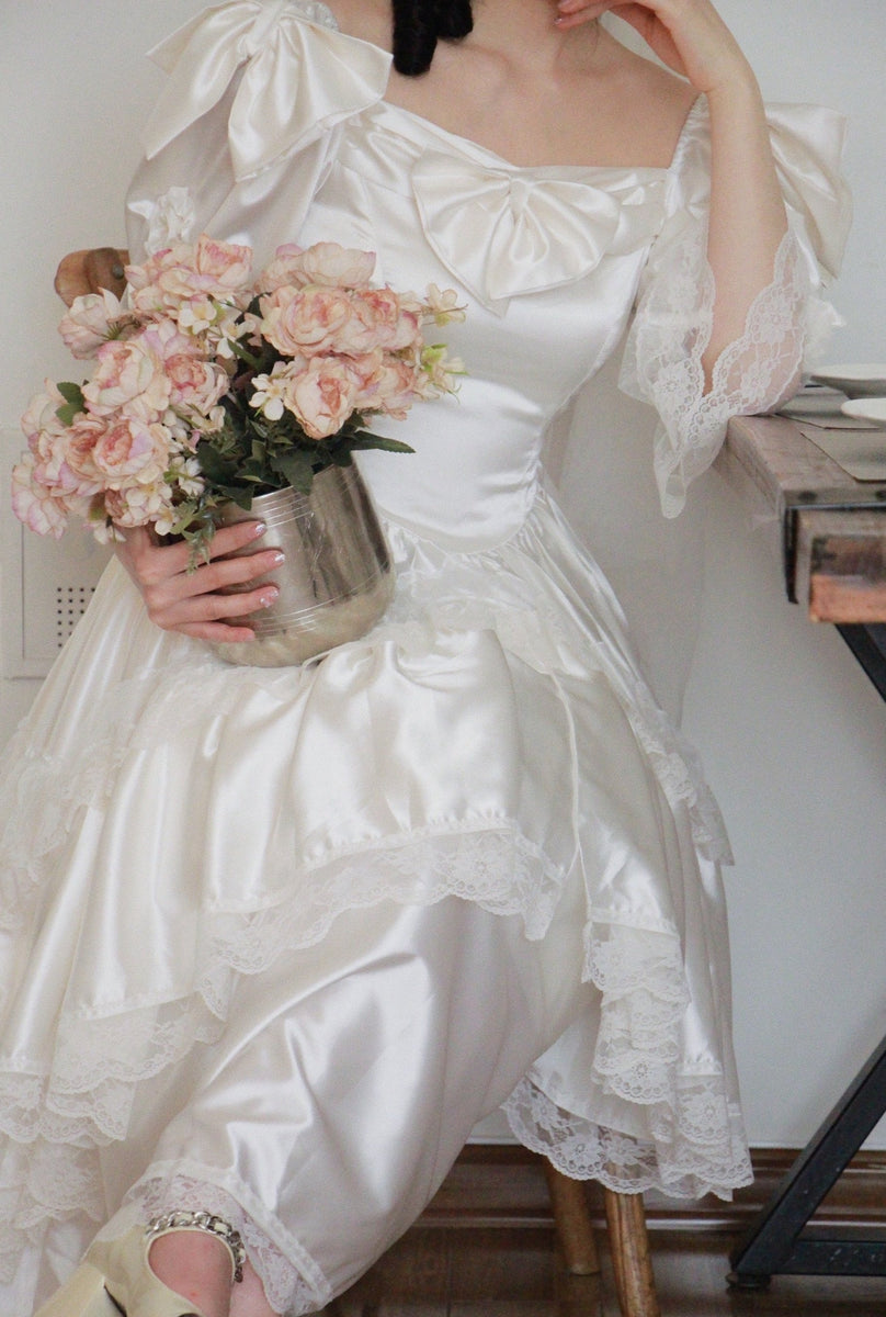 Vintage Satin Wedding Dress– The Cottagecore Vintage Satin Wedding Dress– The Cottagecore