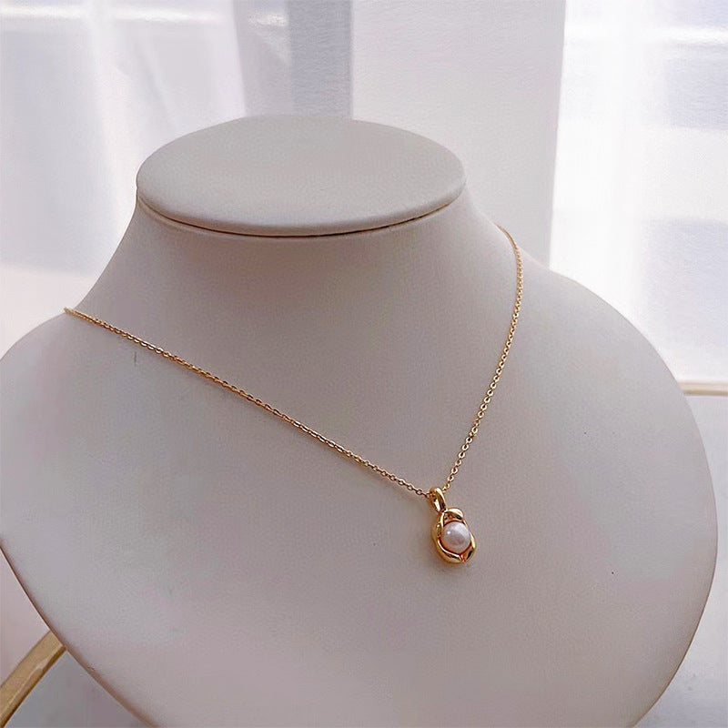 14 Karat Gold Necklace with Cultured Freshwater Floating Pearl
