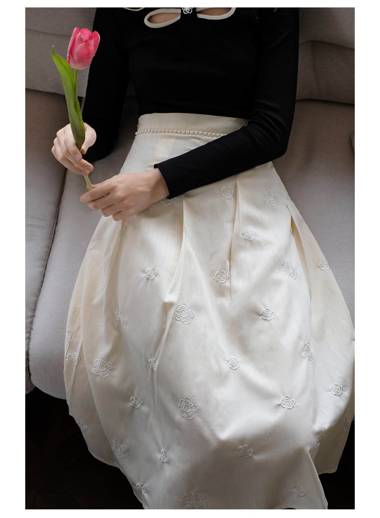 Embroidered Solid Top ＆ Mid Waist Embroidered Skirt Set