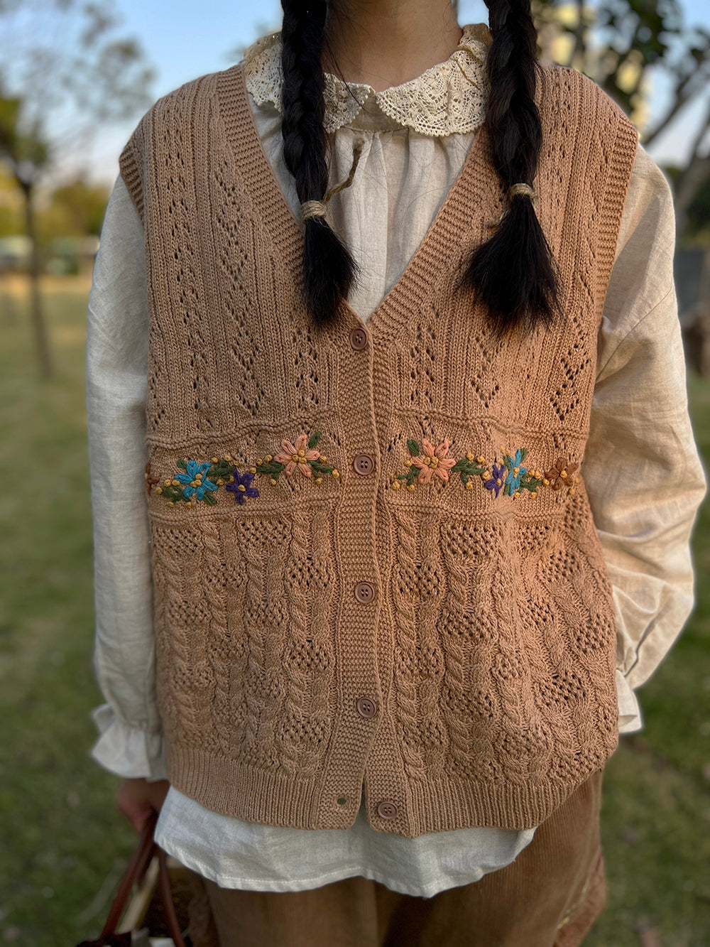 Cute Embroidery Knitted Waistcoat